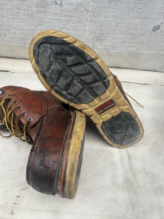 Mens Wolverine Moc-Toe work boots 10.5 slightly used main image 4